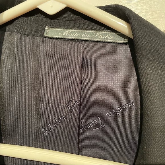 Vintage 100% wool Salvatore Ferragamo jacket in great condition. - Picture 2 of 10